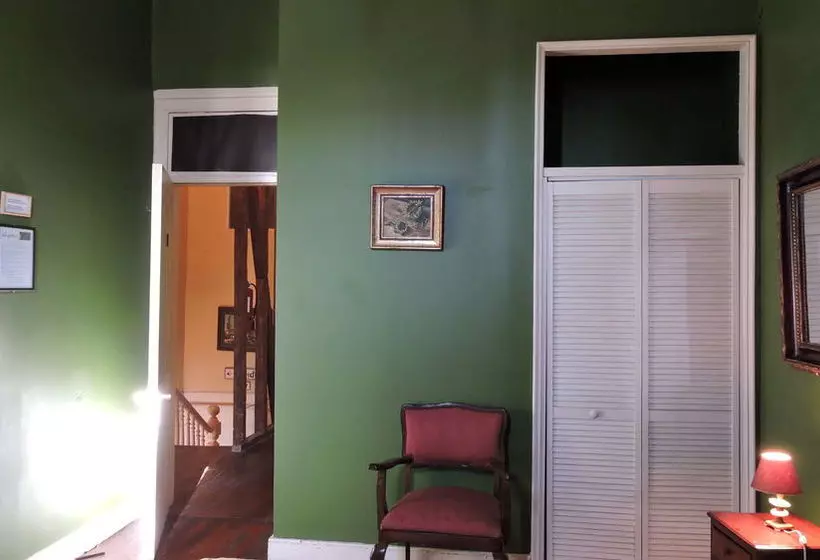 Allegretto Bed & Breakfast  Hostel