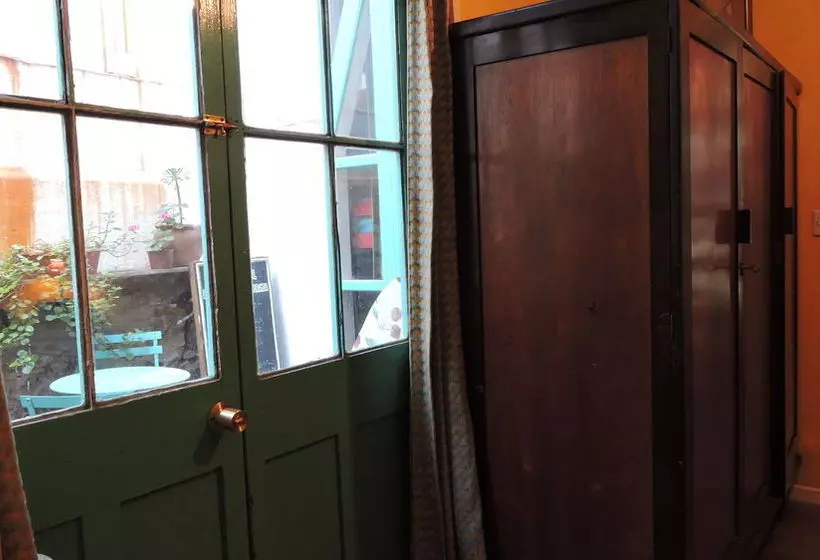 Allegretto Bed & Breakfast  Hostel