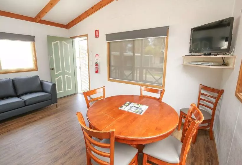 Aquarius Apartments And Cabins