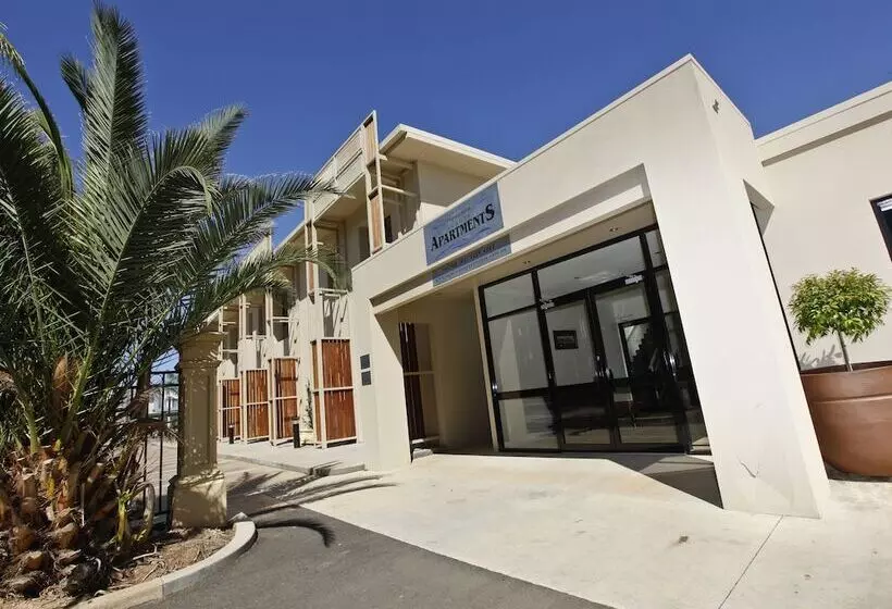 Aquarius Apartments And Cabins