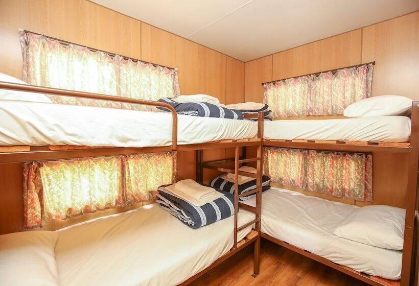 Aquarius Apartments And Cabins