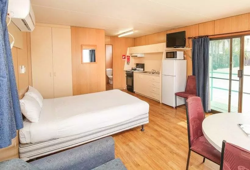 Aquarius Apartments And Cabins