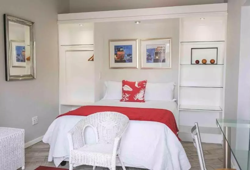 ベッドアンドブレックファースト Conifer Beach House