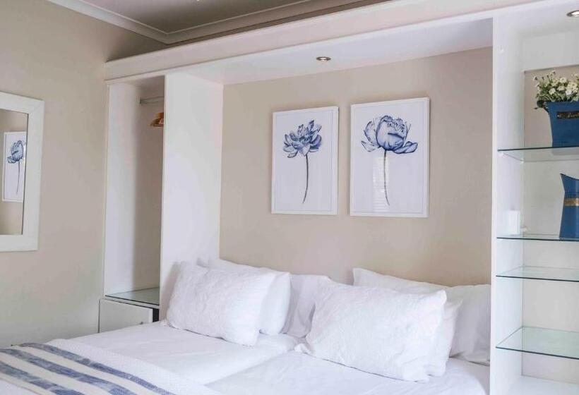 تختخواب و صبحانه Conifer Beach House