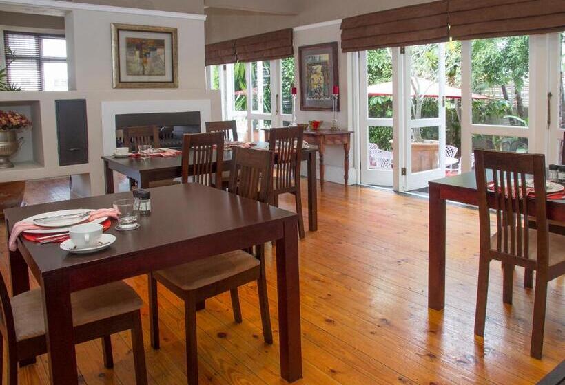 تختخواب و صبحانه Conifer Beach House