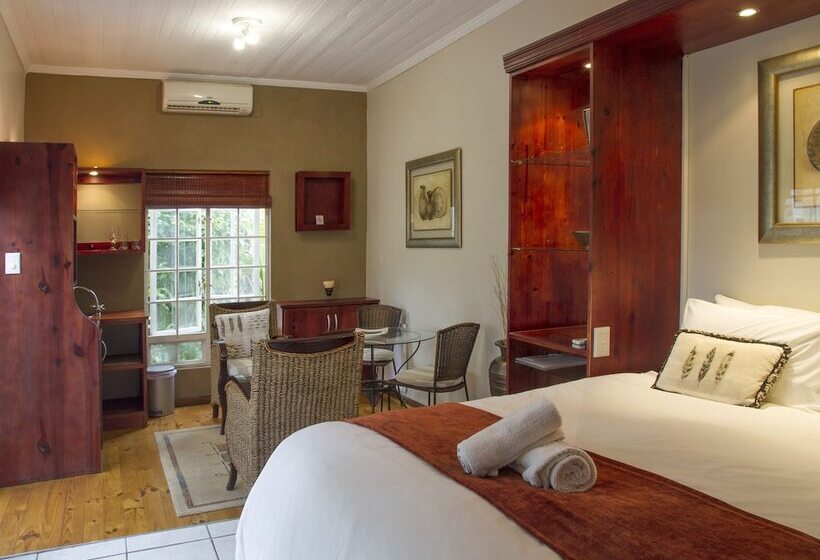 تختخواب و صبحانه Conifer Beach House