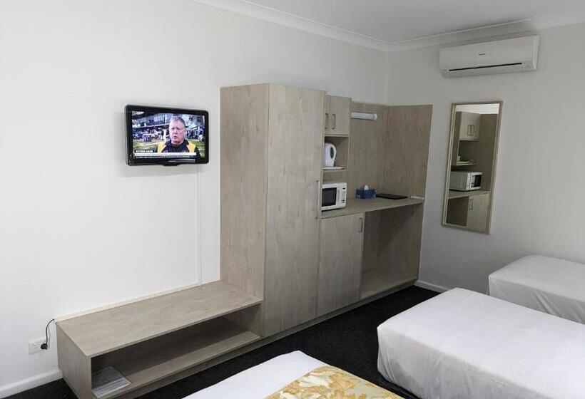 Отель Country Lodge Motor Inn