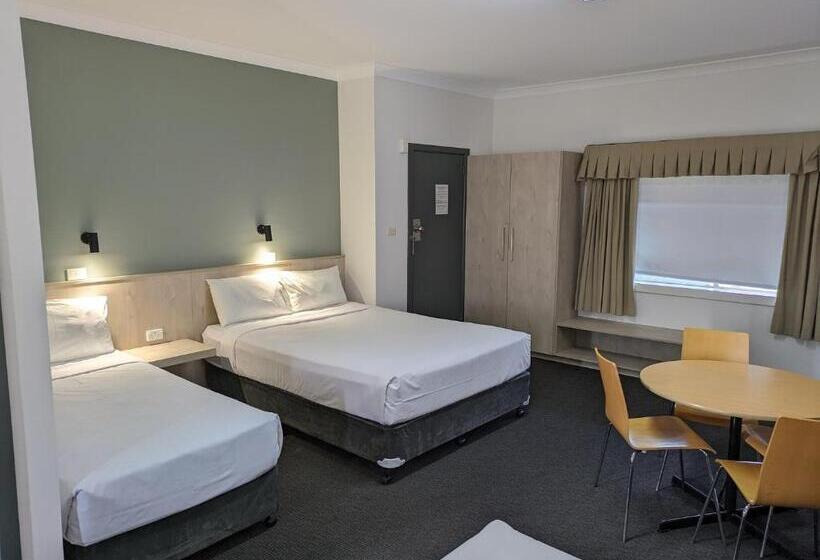 Отель Country Lodge Motor Inn