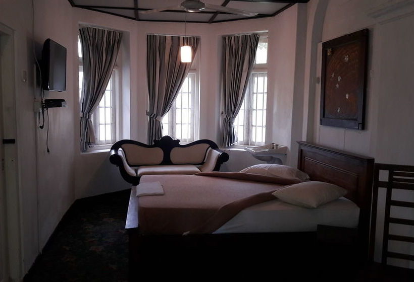 בית מלון כפרי Primrose Kandy Hill Bungalow