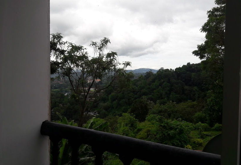 בית מלון כפרי Primrose Kandy Hill Bungalow