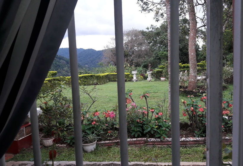 בית מלון כפרי Primrose Kandy Hill Bungalow