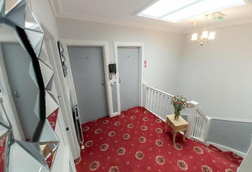 בית מלון כפרי The Elm House