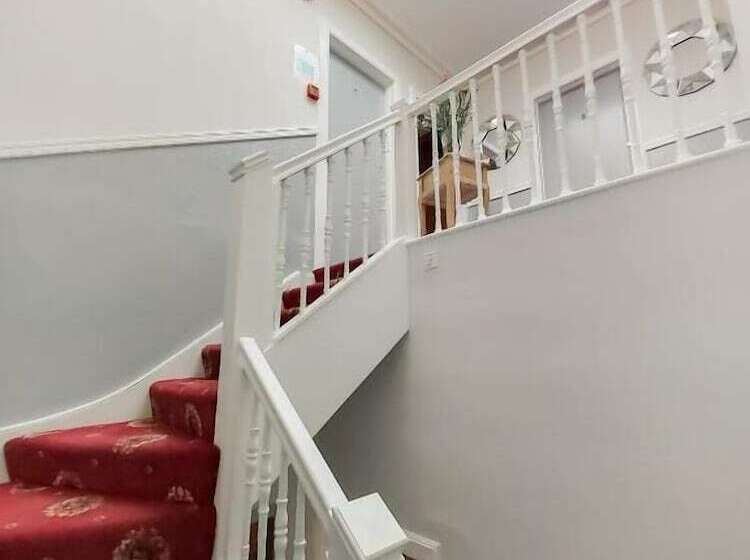 בית מלון כפרי The Elm House