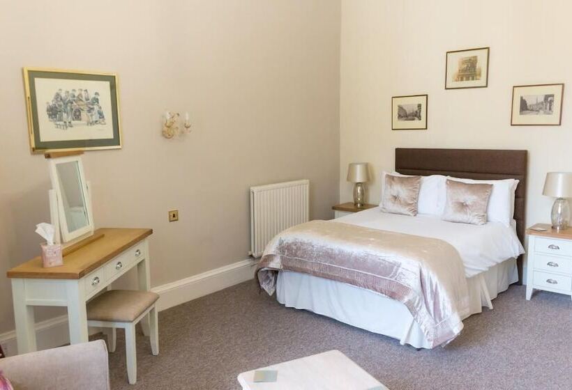 בית מלון כפרי The Elm House