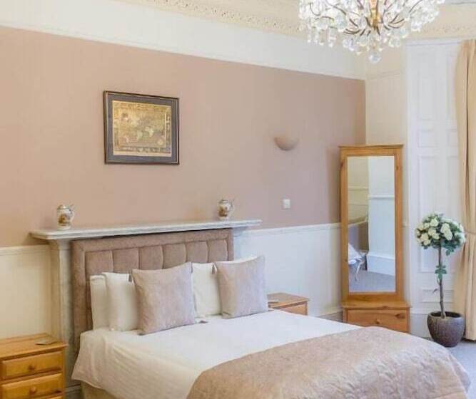 בית מלון כפרי The Elm House