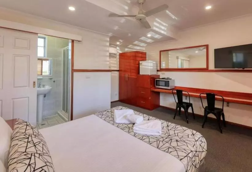 Motelli Across Country Motor Inn
