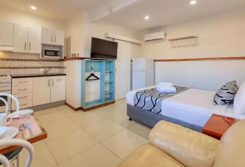 Motelli Across Country Motor Inn