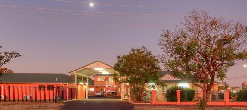 Motelli Across Country Motor Inn