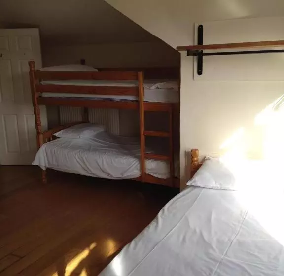 ペンション Berties Lodge