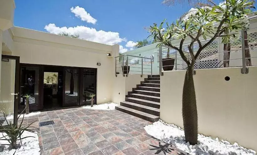پانسیون Galton House