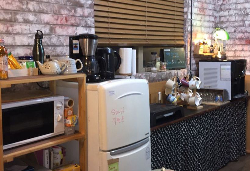 فندق صغير Backpackers In Jeju City Center