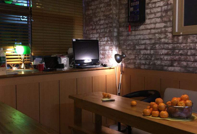 فندق صغير Backpackers In Jeju City Center