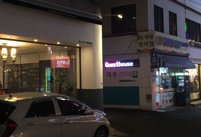 فندق صغير Backpackers In Jeju City Center