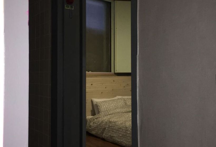 فندق صغير Backpackers In Jeju City Center