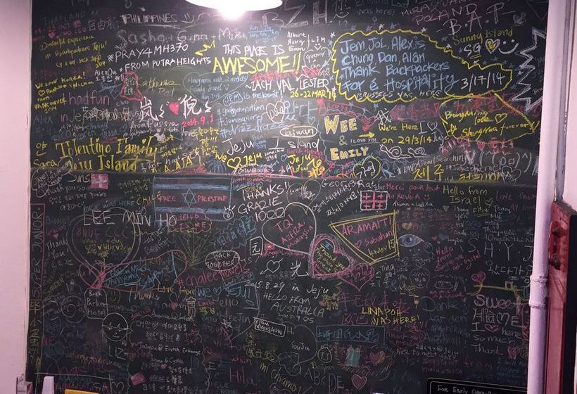 فندق صغير Backpackers In Jeju City Center