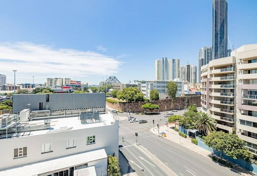 Общежитие Bunk Brisbane