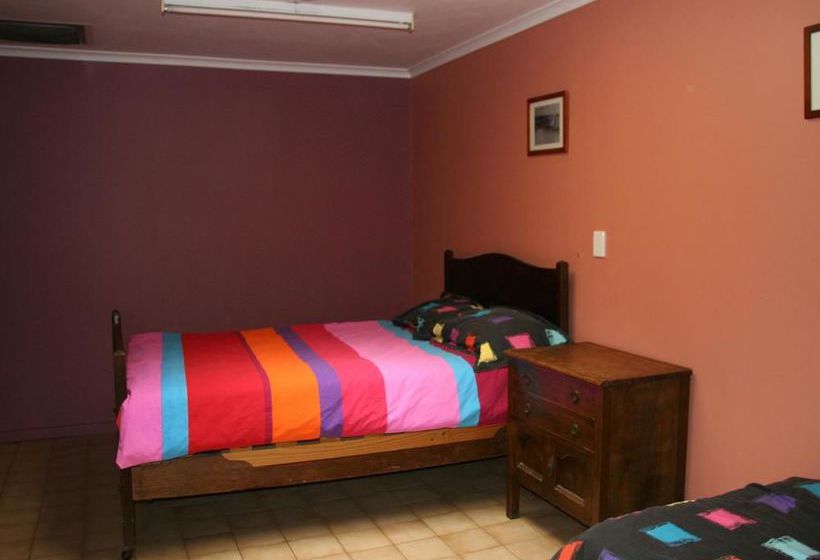 فندق صغير Oceanfront Backpackers