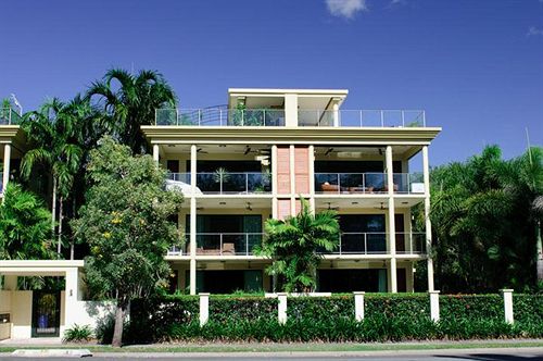Cairns Beach Holiday Apartment