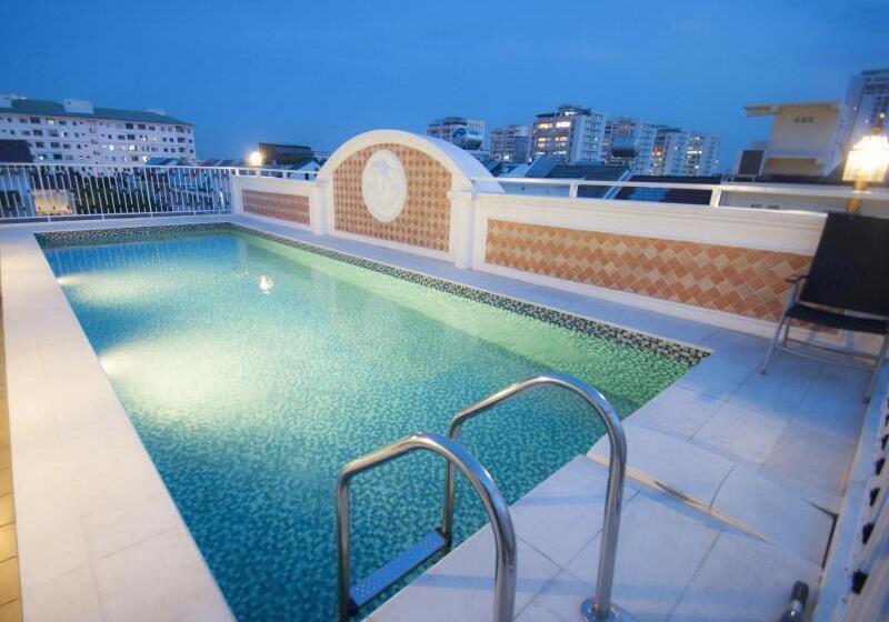 Central Hotel & Residences Swimming Pool