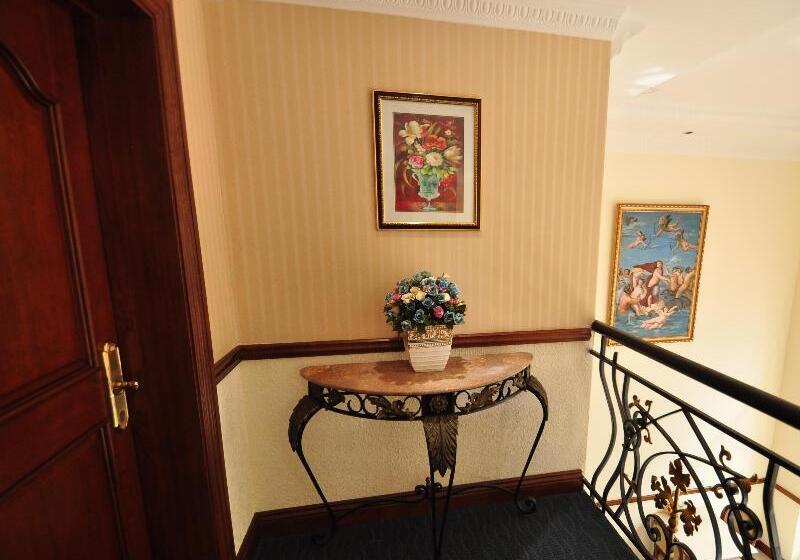 Central Hotel & Residences Swimming Pool