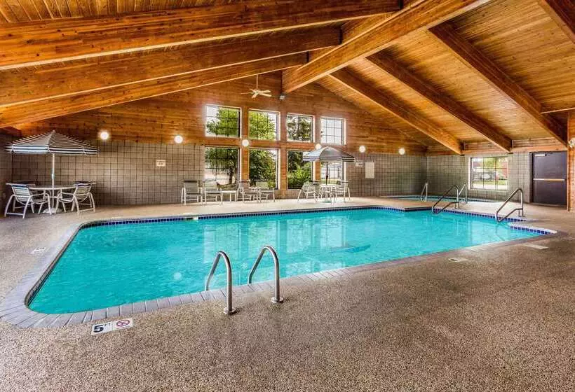 Americinn By Wyndham Hotel And Suites Long Lake