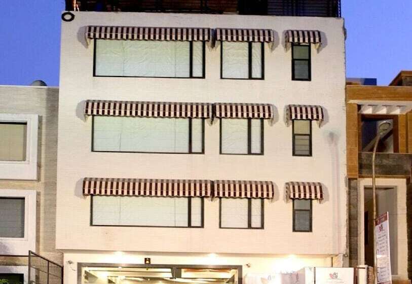 Hotel Harsh Paradise