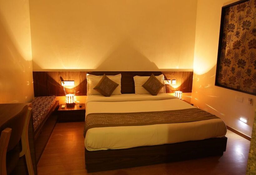 Hotel Harsh Paradise