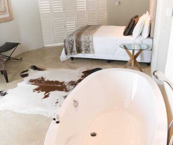 هتل Moditlo River Lodge