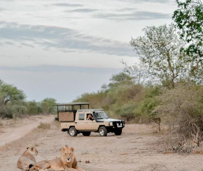 هتل Moditlo River Lodge