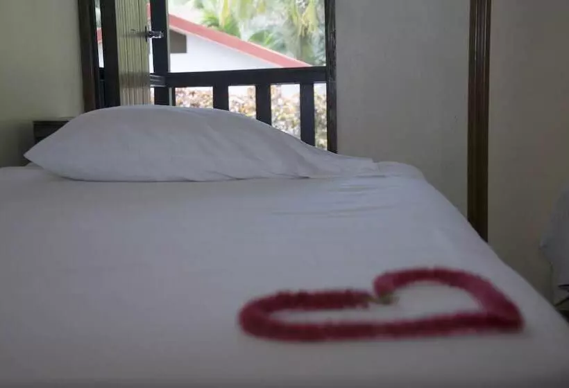Hotelli Pelican Beachfront