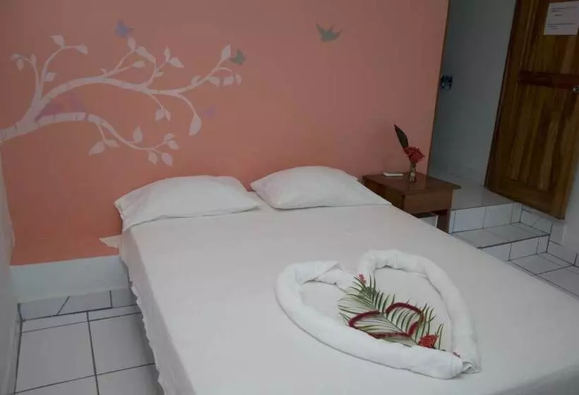 Hotelli Pelican Beachfront