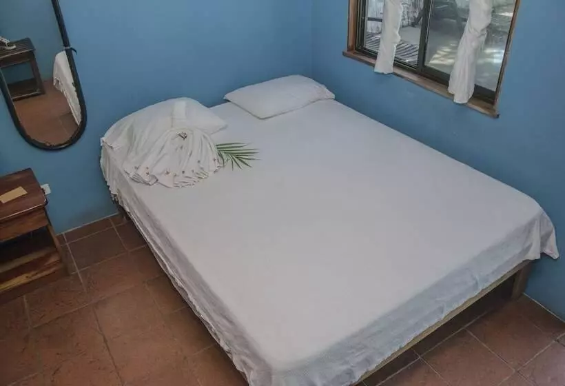 Hotelli Pelican Beachfront