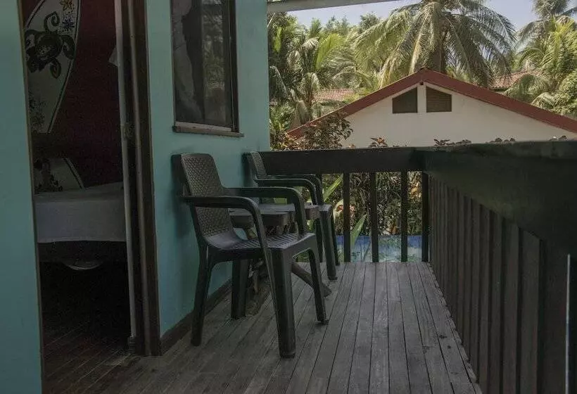 Hotelli Pelican Beachfront
