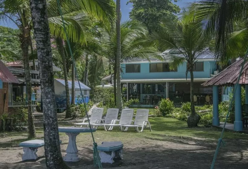 Hotelli Pelican Beachfront