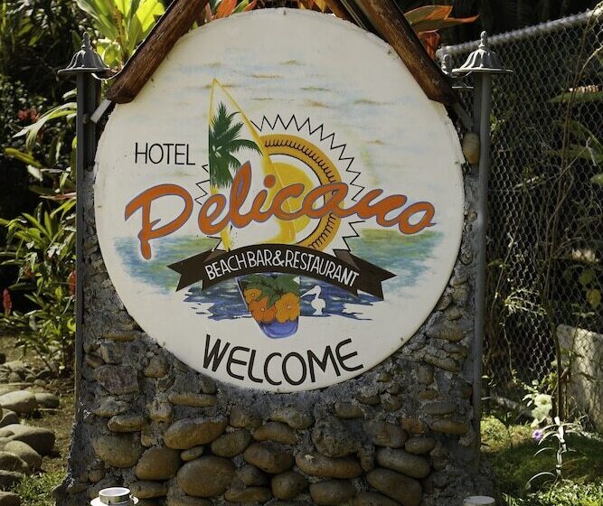 فندق Pelican Beachfront