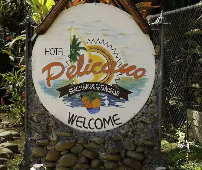 Hotelli Pelican Beachfront