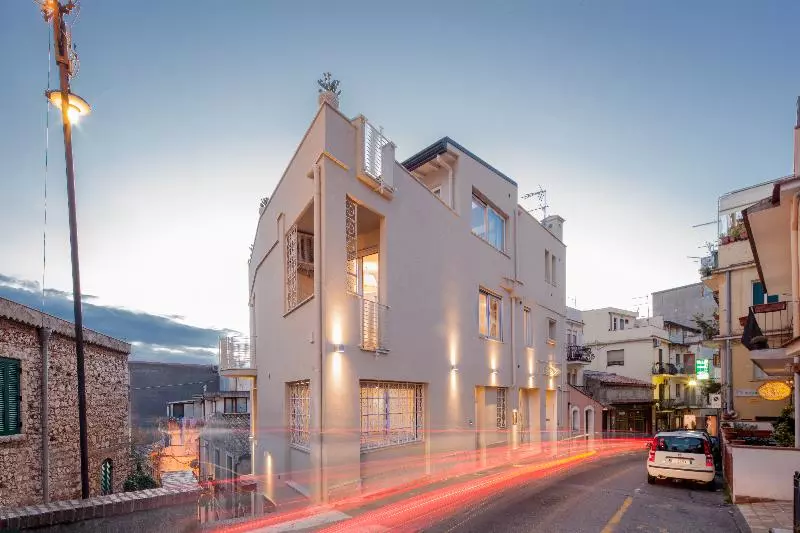 La Malandrina Apartments & Suites
