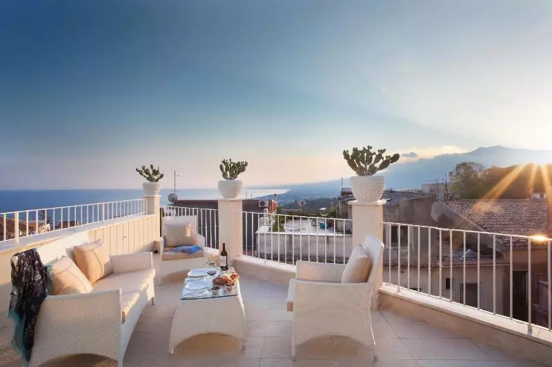 La Malandrina Apartments & Suites