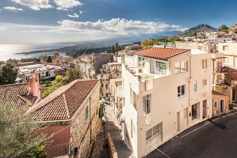 La Malandrina Apartments & Suites