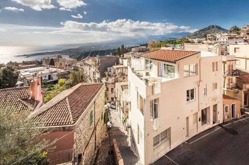 La Malandrina Apartments & Suites